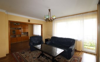 I piętro  - salon z wyjściem na balkon
