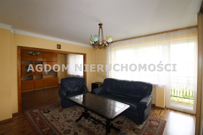I piętro  - salon z wyjściem na balkon